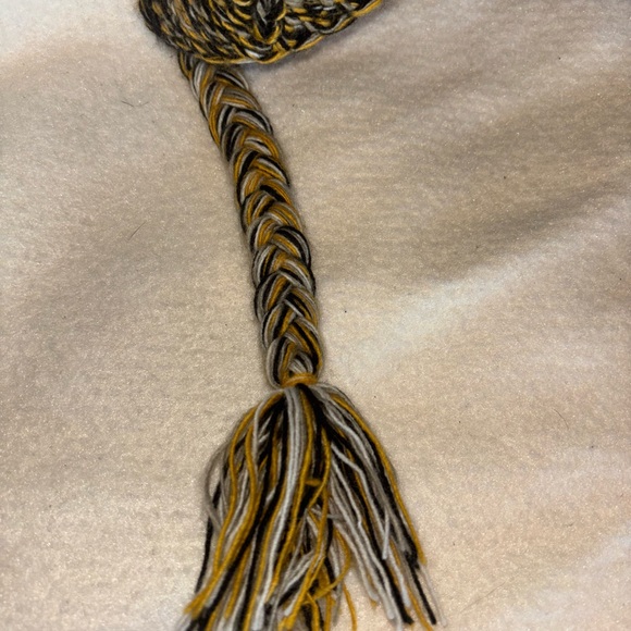 John Deere Black and Yellow Hat - Picture 4 of 7